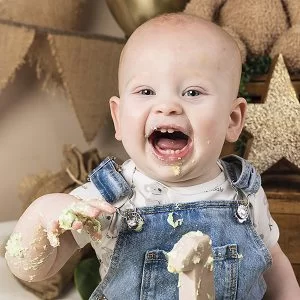 Wat vind een baby nu van een cake smash shoot lees hier timo's ervaring