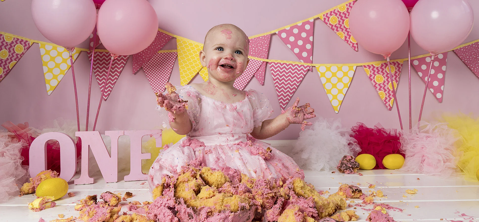 Cake smash thema roze and lemons vlaggenlijntje maken roze geel