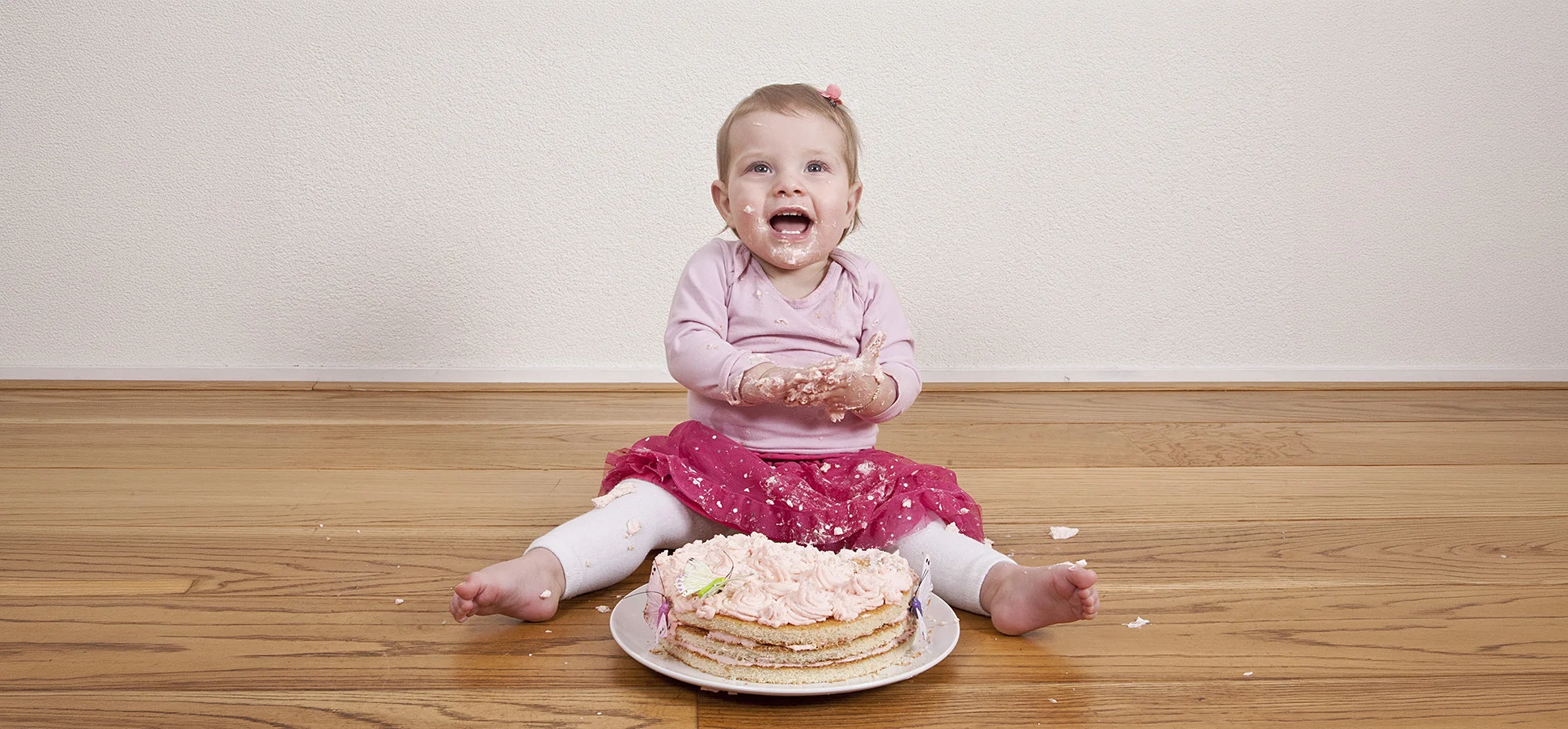 Eerste Cake Smash fotoshoot in de keuken